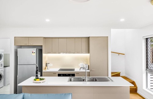 Rochedale House | Brand-new 4beds home,Minutes from M1 & Local Shops