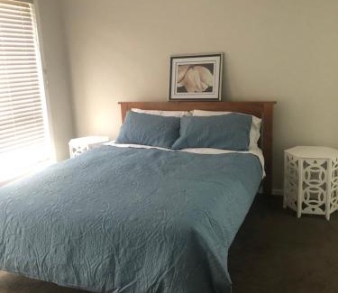 Glenroy House | Brand new 4br get away 5min to albury city