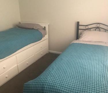 Glenroy House | Brand new 4br get away 5min to albury city