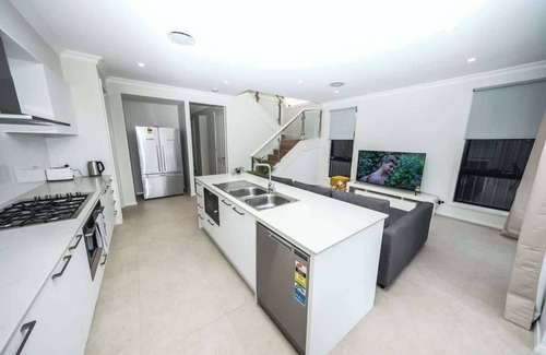 Schofields House | Brand new 5 bedroom house close to Rouse hill