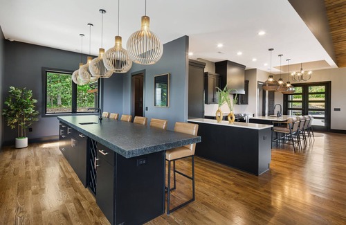 Tuxedo House | Brand new 5-Bedroom modern mountaintop home in Hendersonville, NC area