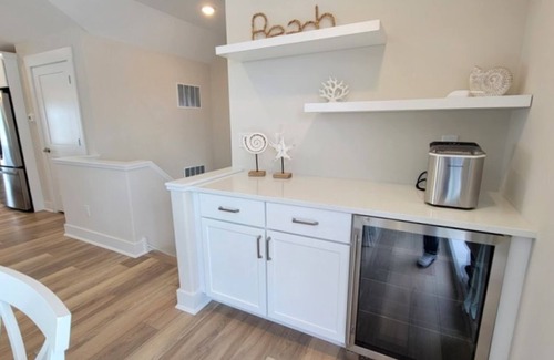 North End Condo | Brand new 6 bedroom, 3.5 bathrooms, 2nd floor condo will sleep 16 comfortably