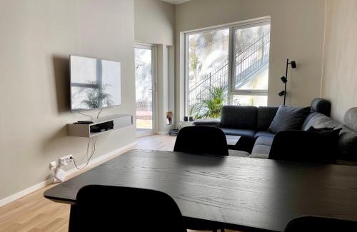 Bergenhus Apartment | Brand-new Apartement 2025 Sunny Private Terrace - By the Sea