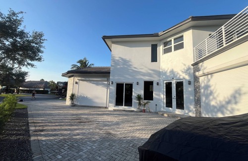 Margate House | Brand new, beautiful, 2-bedroom house in Margate with WiFi, swimming pools, etc.