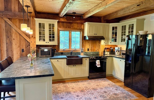 Granville House | BRAND NEW: Beautifully Restored Timber Frame Barn w/Hot Tub & Movie Theater