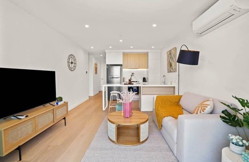 Box Hill Apartment | Brand New Box Hill Central Executive w/pool+gym
