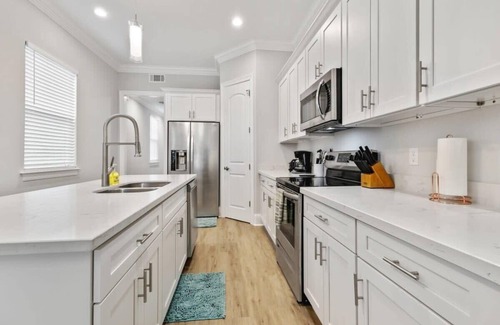 Mid-City House | Brand New Clean Modern 3br by Streetcar Line!