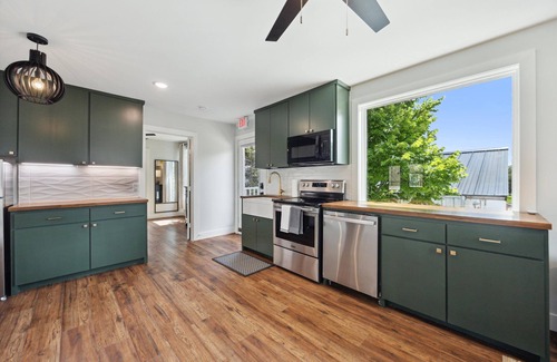 North Houston Apartment | Brand new condo with large rooftop terrace above Beau Soleil restaurant