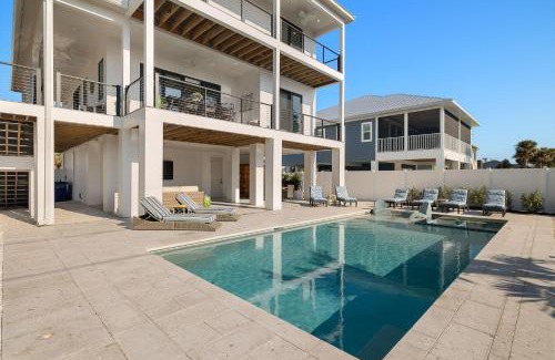 Mid Island House | Brand New Everything - steps from beach