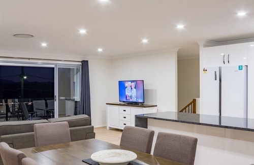 Bundamba House | Brand New Executive Living