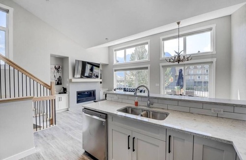 Teepee Town House | Brand NEW! Executive Mountain HomeW/Stunning Views