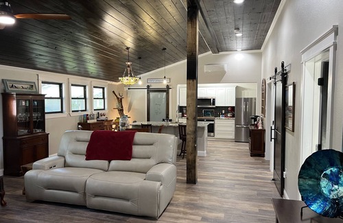 Georgetown House | Brand new garage apartment which we like to call our "Gtown Treehouse"