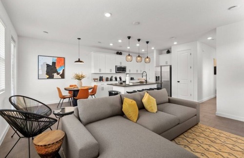 Davenport House | Brand New Home/20 mins from Disney and Epic!/Grand Pool and more!