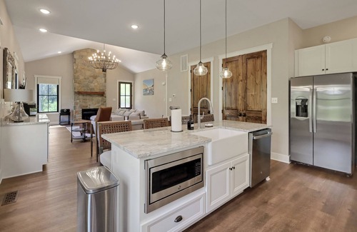 Bolivar House | Brand new home in Historic Harpers Ferry - Barrel Sauna - Fire Pit - Luxury!