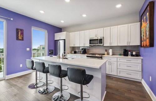Bywater Condo | *BRAND NEW LISTING* Luxury Penthouse Near the French Qtr. w/parking