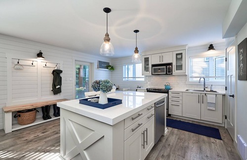 Regional District of Nanaimo Apartment | Brand New-Luxurious-Private Garden Level Suite