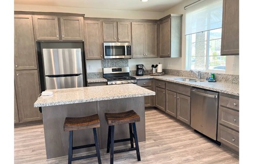 Ventura County House | Brand new Luxury 4 bedroom home close to the beach