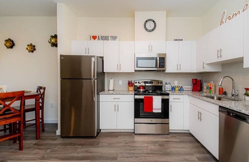 Bound Brook Apartment | Brand New Luxury Apartment - Sleeps 4!