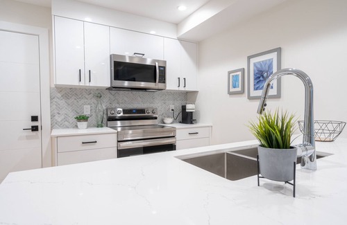 Pemberton Heights House | Brand New Modern Suite - Minutes away from Downtown Vancouver