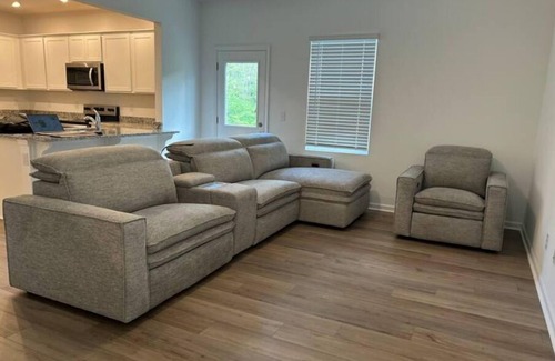 Paw Creek House | Brand New Modern 3BR, King, Queen, Bunks, Office, High Chair & Kid Friendly