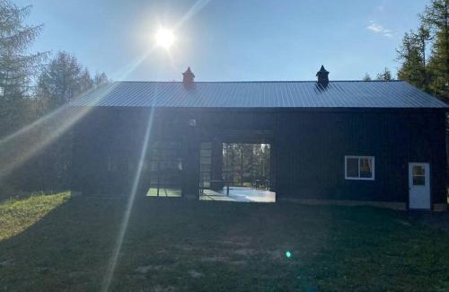 Erin Ski Chalet | Brand new, private oasis on 18 acres in Erin