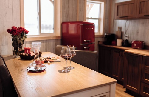Calgary Cabin | Brand New Quiet Country Cabin