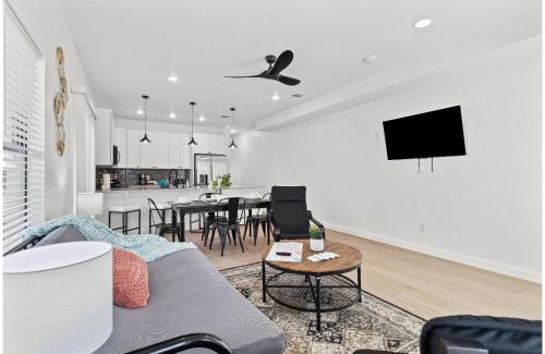 Nevada Street Apartment | Brand New Relax at 3BR2BA Apt. Near City Center