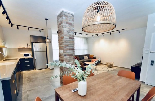 Diamond Exchange District Apartment | Brand New Remodeling 10 min from Hilton Beach