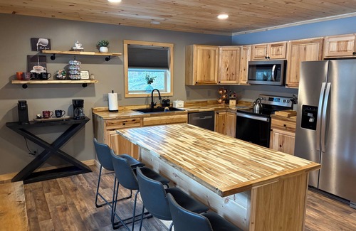 Town of Hope House | Brand New River Front House with Hot Tub!