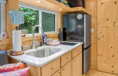 Afton Cottage | Brand new serene luxury cottage just off the Brew Ridge Trail