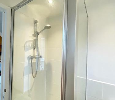 Westcliff-on-Sea Apartment | BRAND NEW Stay in Southend with a garden