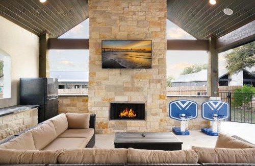 Sabinal House | Brand new Two Kitchens Pool Hot tub For 28