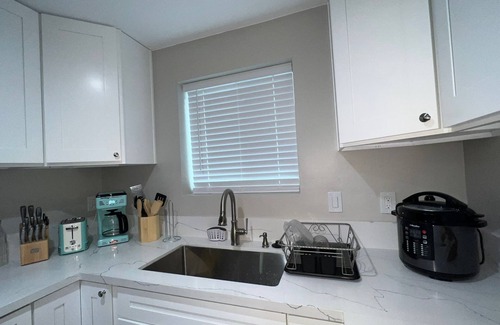 Lemon Grove Cottage | Brand new very quite and beautifully furnished 1 bedroom 1 bath cottage