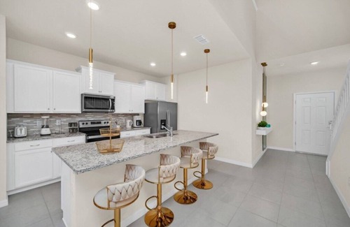 Davenport Boat Rental | Brand New Windsor Island Resort 7 Bedroom Luxury Villa