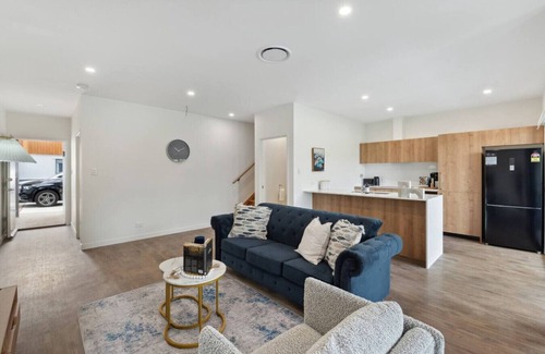 Capalaba House | BrandNew Modern 4BR House w/Parking/Yard/Mall/Park