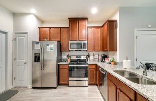 Seffner Community Alliance House | Brandon Duplex w/Screened-In Porch & Pool Table!
