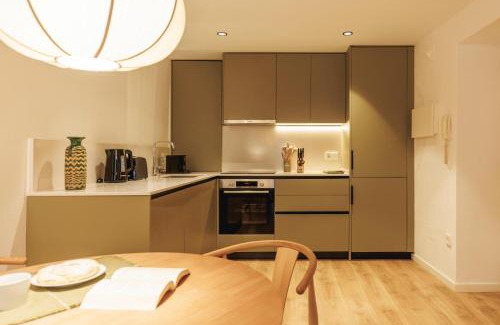 Old Town Apartment | Bravissimo Ballesteries 34, Heart of the Barri Vell