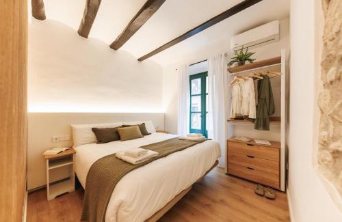 Old Town Apartment | Bravissimo Ballesteries 34, Heart of the Barri Vell