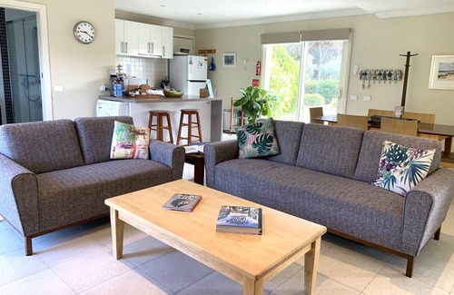 Marengo Apartment | Breakers Apollo Bay- The Studio