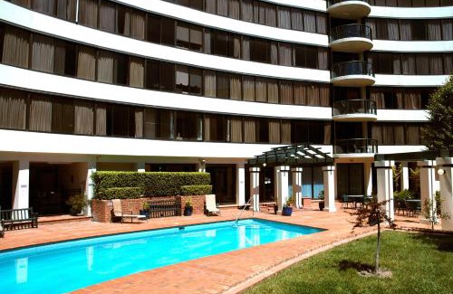 City West Apartment | BreakFree Capital Tower Apartments