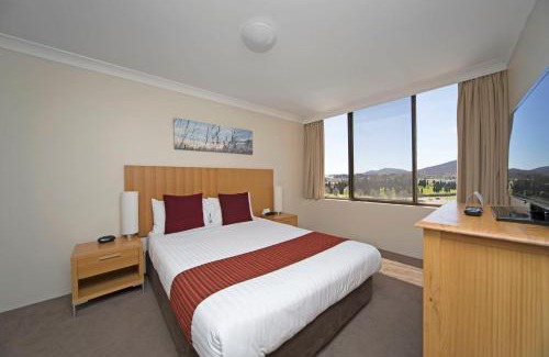 City West Apartment | BreakFree Capital Tower Apartments
