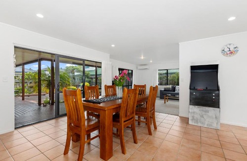 Ruakaka House | Bream Bay Bach - Ruakaka Holiday Home