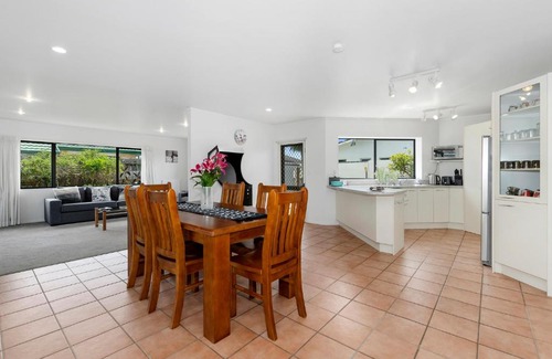 Ruakaka House | Bream Bay Bach - Ruakaka Holiday Home