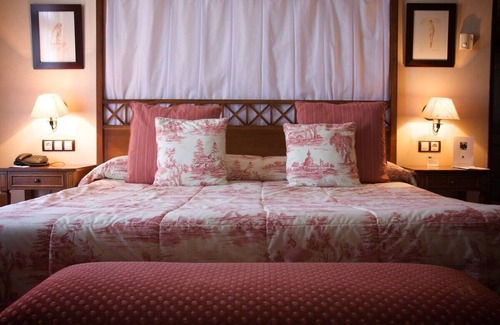 Cebreros Hotel | Breathe Nature's Calm in a Scenic Room Just Minutes from Ávila