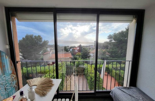 Saint-Mandrier-sur-Mer Condo | Breathtaking sea view,T3, for 6 , pool, parking