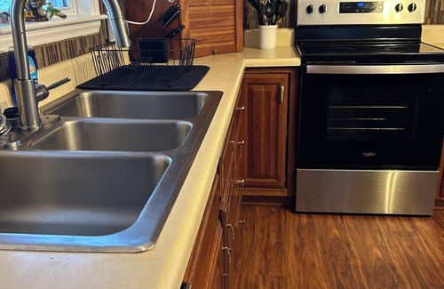 Galax House | Breathtaking 5/4 home + Pet friendly + pool + hot tub