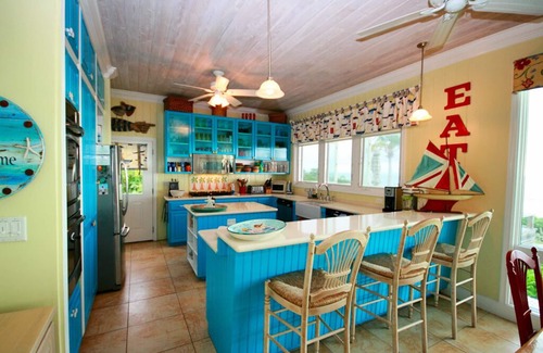 Tarpum Bay House | Breathtaking 7 Bedroom Beachfront Home with 2 bedroom cottage