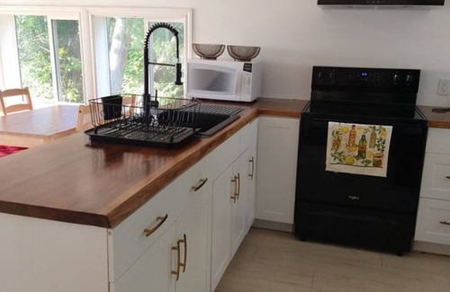 Greater Napanee Cottage | Breathtaking Bay of Quinte views, cottage in the woods!