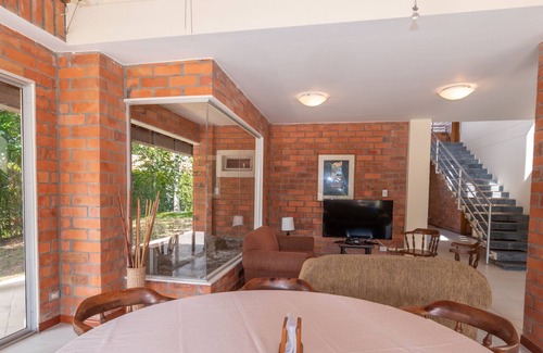 Pereira Villa | Breathtaking Cerritos Country Villa 4BD w/ Pool