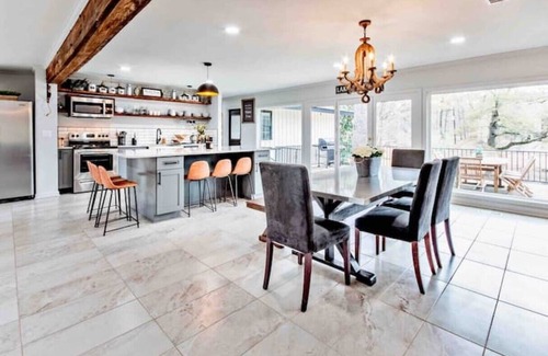 Raleigh House | 》Breathtaking Lake WaterFront Home Retreat w Pool《